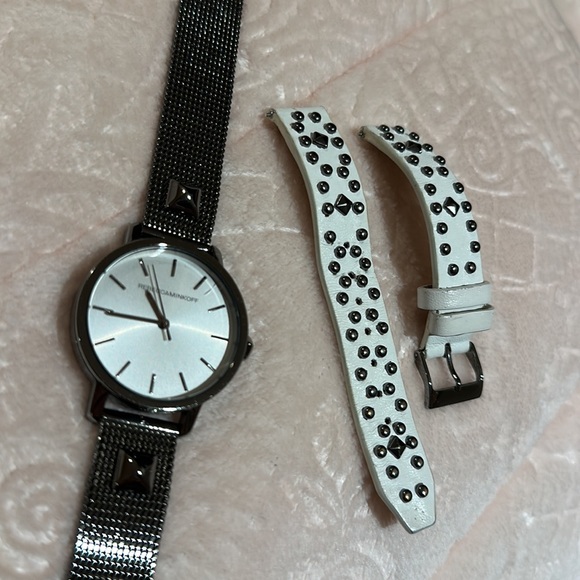 Rebecca Minkoff watch working with extra strap - Picture 4 of 5